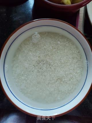 鸽子腊肉煲仔饭的做法步骤:2