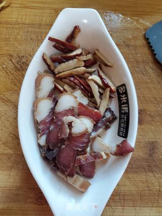鸽子腊肉煲仔饭的做法步骤:3