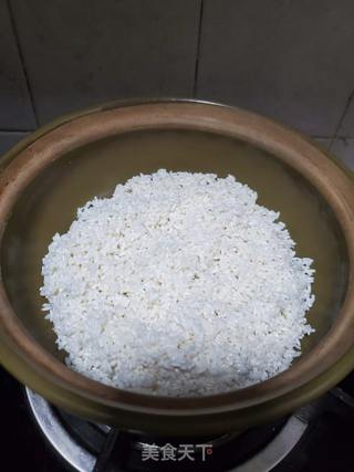 鸽子腊肉煲仔饭的做法步骤:6