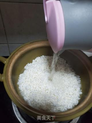 鸽子腊肉煲仔饭的做法步骤:7