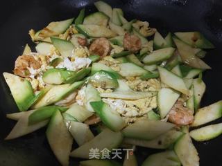 西葫芦虾仁炒鸡蛋的做法步骤:9