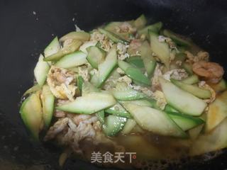 西葫芦虾仁炒鸡蛋的做法步骤:11