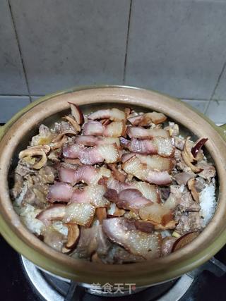 鸽子腊肉煲仔饭的做法步骤：13