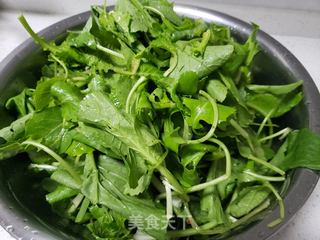 油菜鸡蛋馅饺子的做法步骤:2