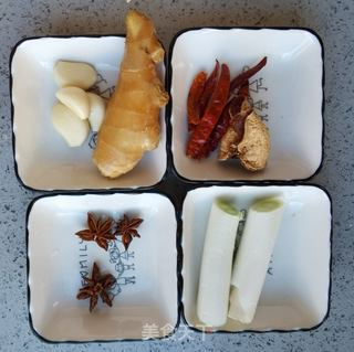 土豆炖牛腩的做法步骤:2