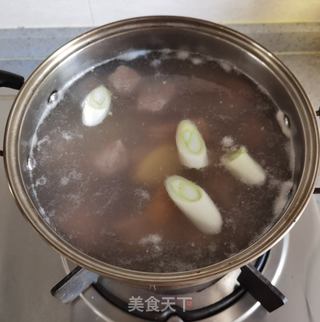 土豆炖牛腩的做法步骤:7