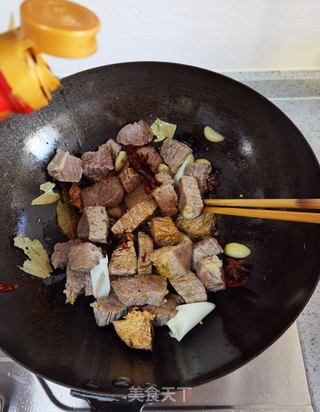 土豆炖牛腩的做法步骤:12