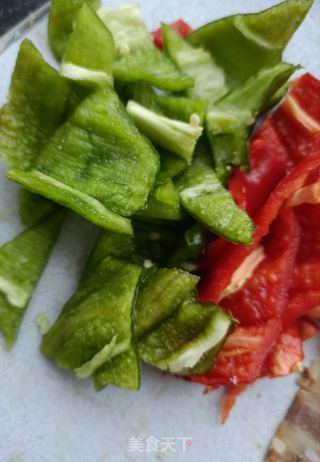 皱皮椒炒腊肉的做法步骤:3