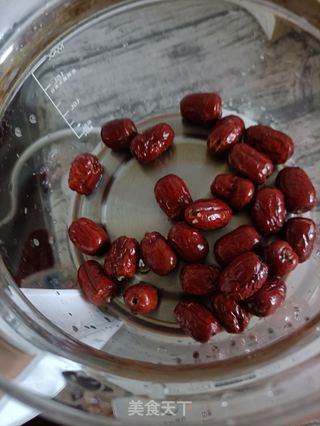 大枣苹果糖水的做法步骤:2