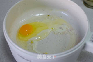 50岁阿姨一个人的午饭五色炒饭加丸子汤的做法步骤:3