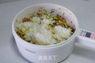 50岁阿姨一个人的午饭五色炒饭加丸子汤的做法步骤:6