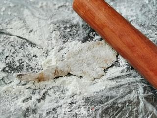 番茄虾片煲的做法步骤:4