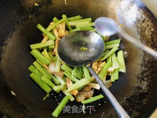 芹菜炒豆腐干的做法步骤：5