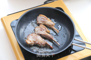 过年大菜煎羊排,摆出吃不起的样子的做法步骤:5