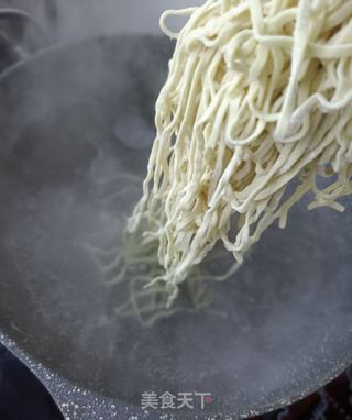 香辣肥肠面的做法步骤:10