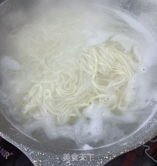 香辣肥肠面的做法步骤:12