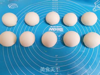 奶黄包的做法步骤:13
