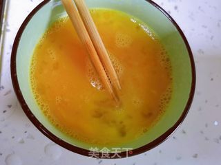 海鲜菇炒鸡蛋西红柿的做法步骤:3
