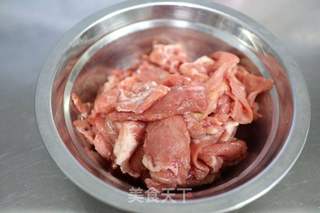 洋葱炒牛肉的做法步骤：1