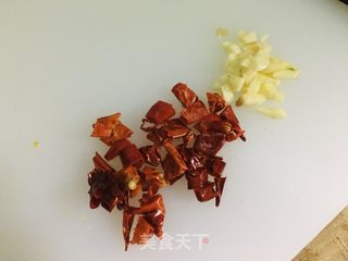 广东菜脯炒干辣椒的做法步骤：3