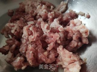 猪肉芹菜水饺的做法步骤：2