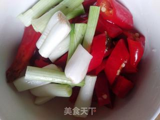 蒜苔炒花甲的做法步骤:2