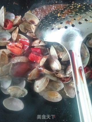 蒜苔炒花甲的做法步骤:7