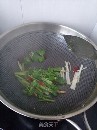 干煸蚕蛹的做法步骤:15