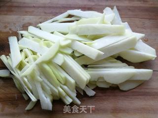 卤肉炒佛手瓜的做法步骤：1