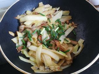 卤肉炒佛手瓜的做法步骤：5