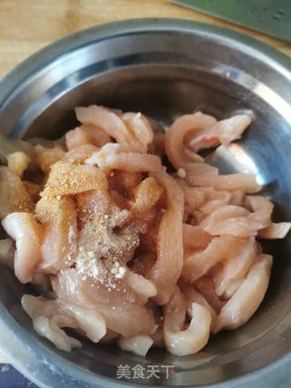 甜酸鸡柳的做法步骤:2