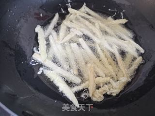 干煸藕条的做法步骤:7