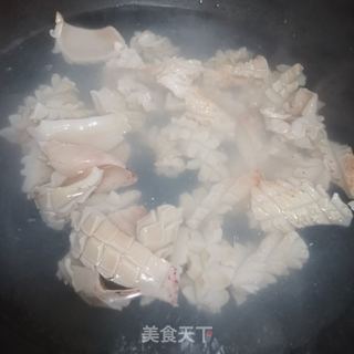 西芹炒鱿鱼的做法步骤:6