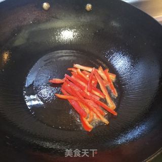 西芹炒鱿鱼的做法步骤:9