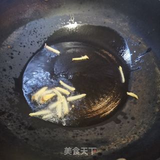 西芹炒鱿鱼的做法步骤:11
