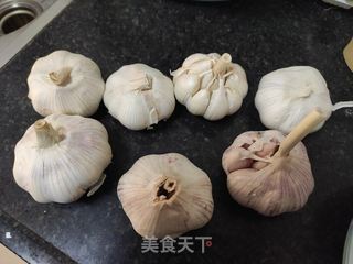 腌腊八蒜的做法步骤：1