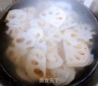 莲藕炒肉片的做法步骤：2