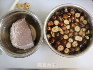 野生干香菇炖牛肉❤️肉质软烂❗️菌香十足的做法步骤:3