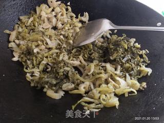 猪大肠焖酸菜的做法步骤:9