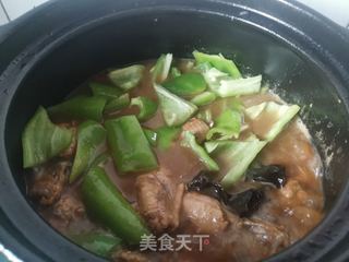 香菇木耳炖鸡翅的做法步骤:9