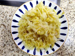 五花肉酸菜炒粉条的做法步骤:4