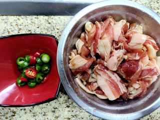 五花肉酸菜炒粉条的做法步骤:5