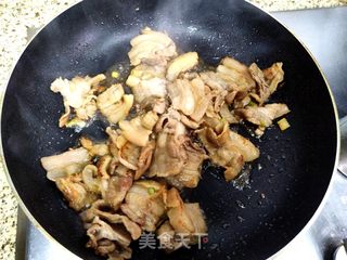 五花肉酸菜炒粉条的做法步骤:7