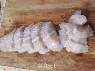 蒜蓉粉丝蒸巴沙鱼的做法步骤:2