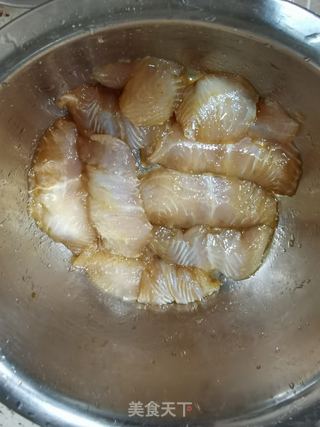 蒜蓉粉丝蒸巴沙鱼的做法步骤:4