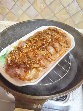 蒜蓉粉丝蒸巴沙鱼的做法步骤:23