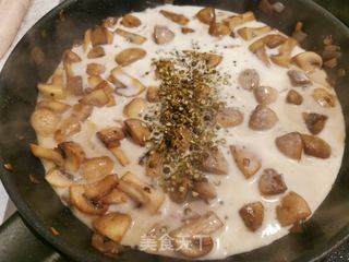 奶油口蘑胡椒酱配香煎猪里脊的做法步骤:10