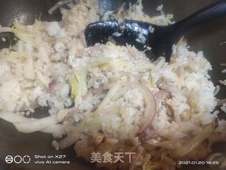 白菜梗洋葱炒饭的做法步骤：3