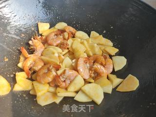 土豆青虾炒辣子的做法步骤:7