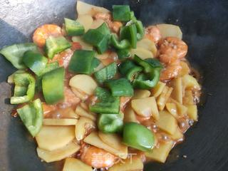 土豆青虾炒辣子的做法步骤:11